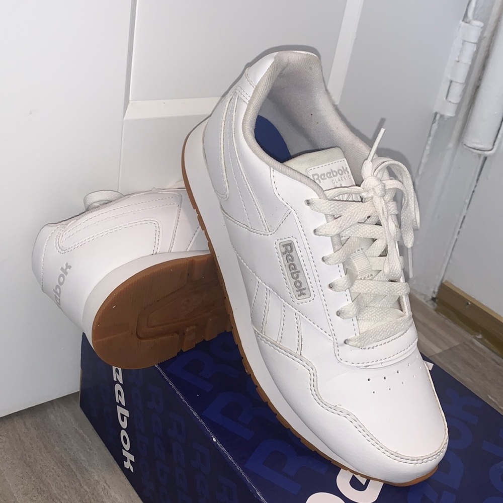 Reebok CL Harlan Run Sneakers in White